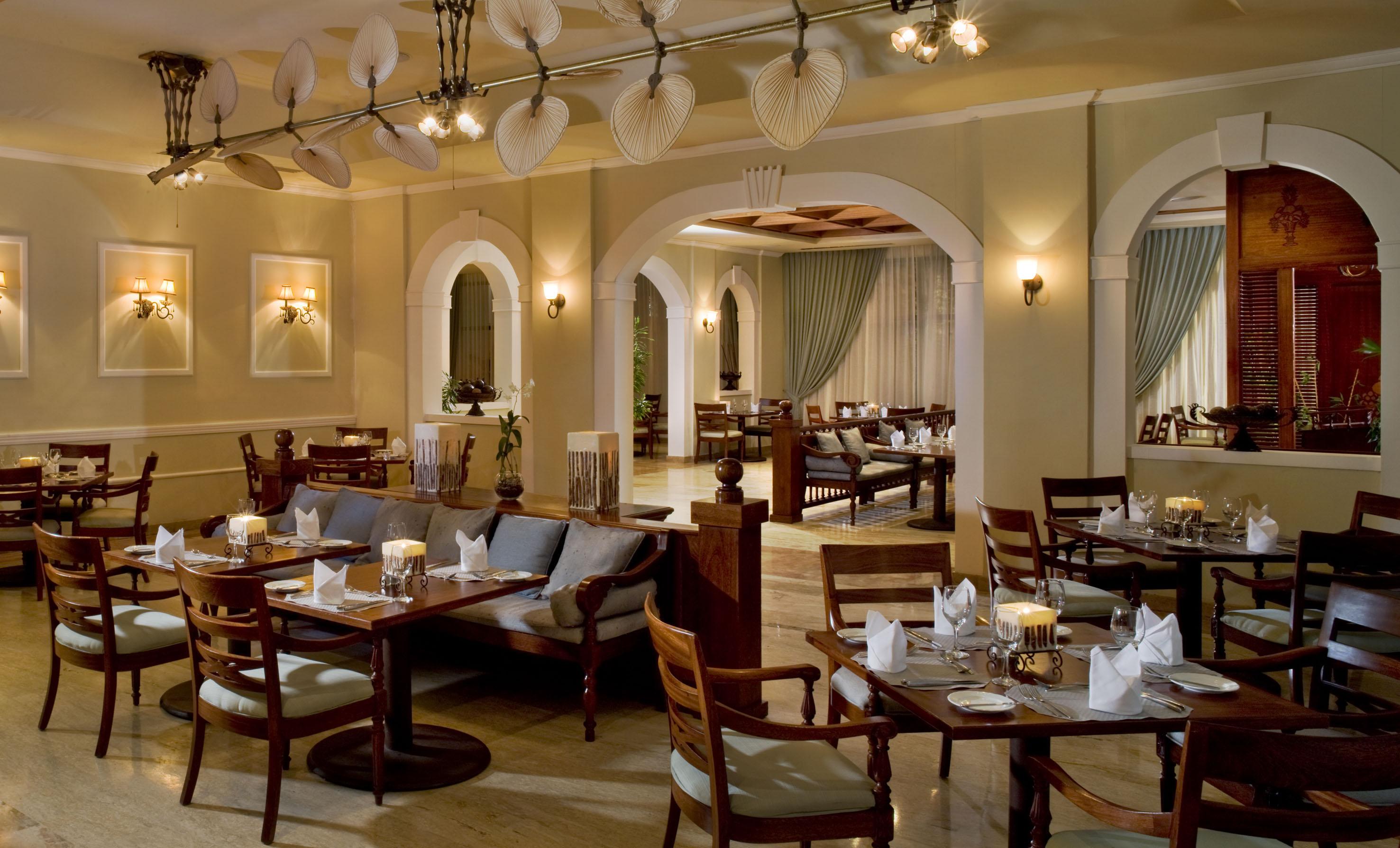 Melia Caribe Beach Resort Punta Cana Exterior foto The restaurant at the hotel