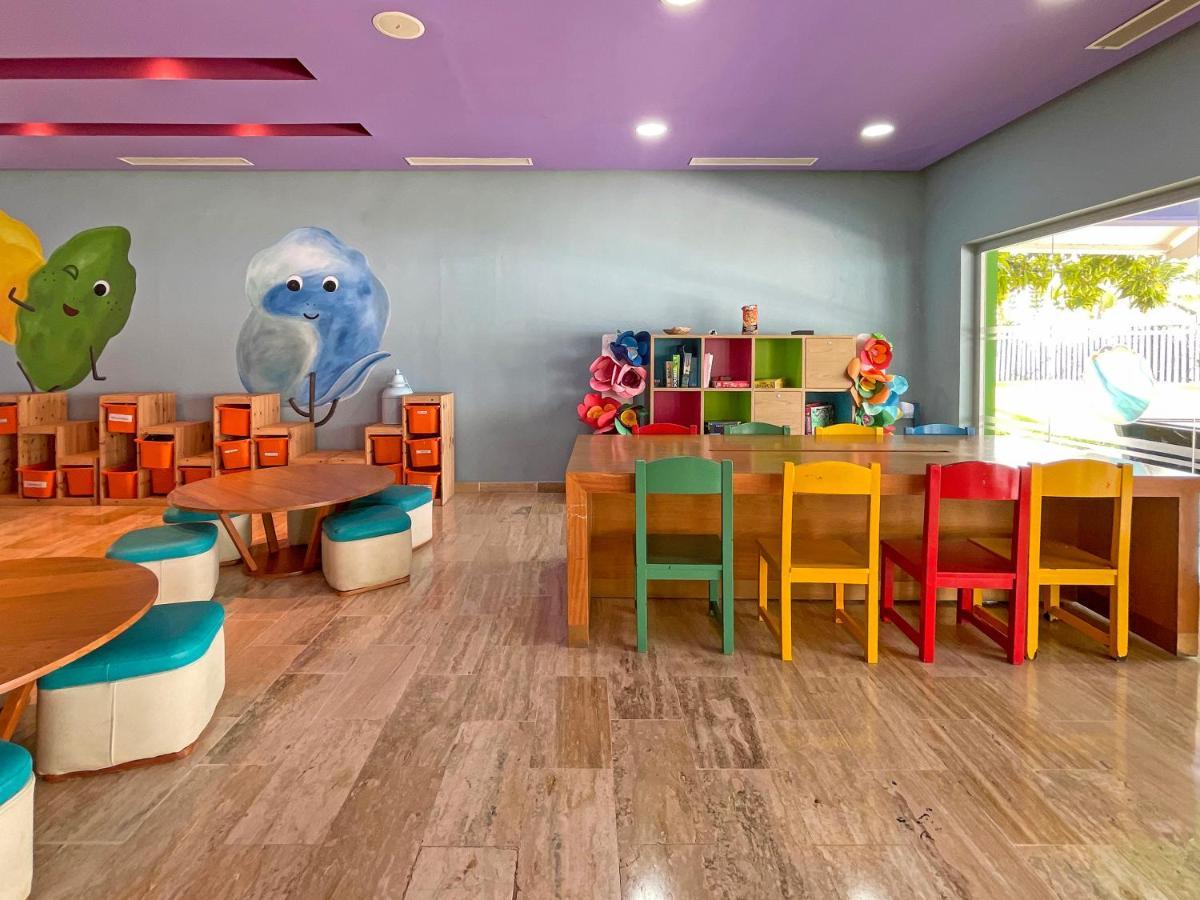 Melia Caribe Beach Resort Punta Cana Exterior foto The children's club at the hotel