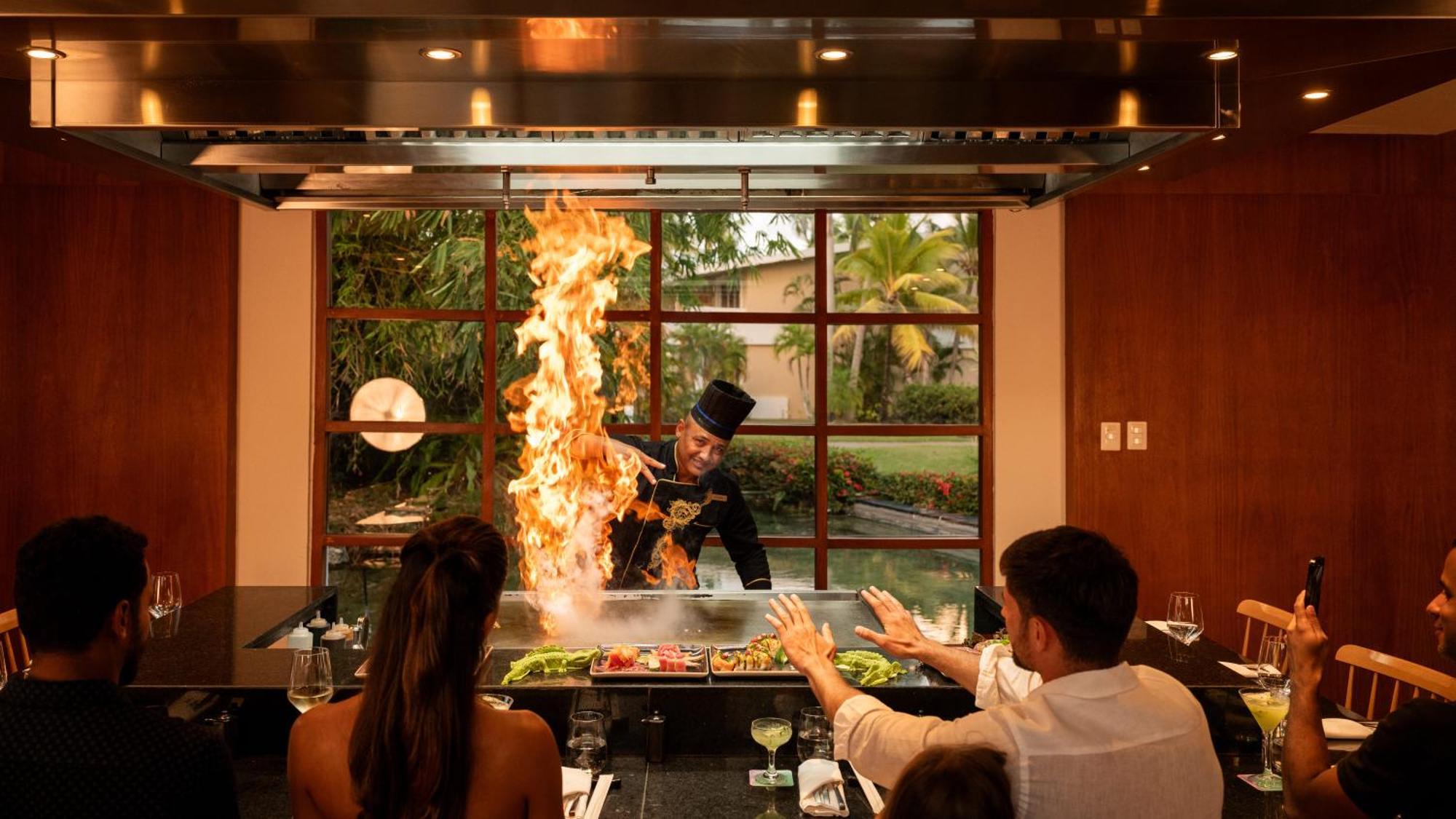 Melia Caribe Beach Resort Punta Cana Exterior foto Teppanyaki restaurant